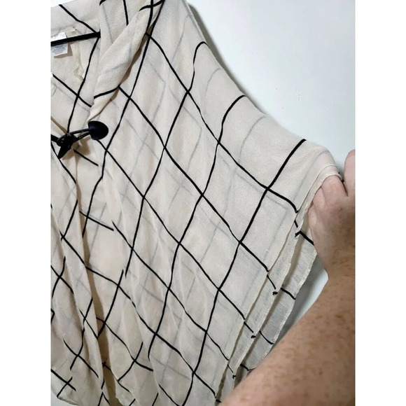 Boutique Shawl OS Plaid Knit Toggle Button Thin Classic Old Money Capsule Tan - Picture 5 of 8